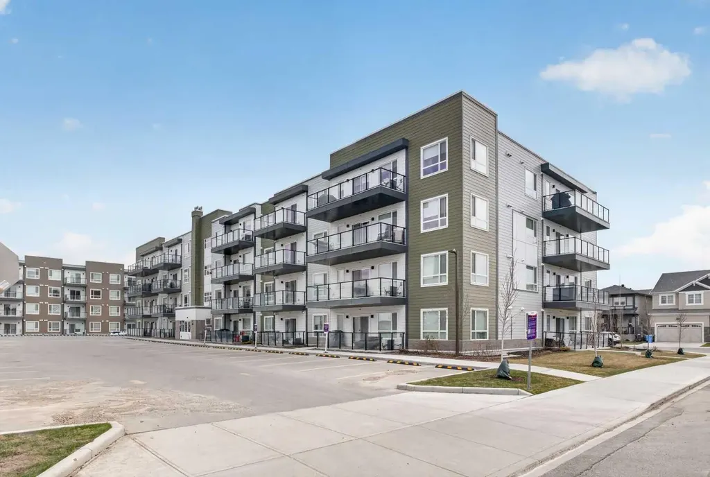 33 Carringham Gate NW Calgary AB T3P 2H6