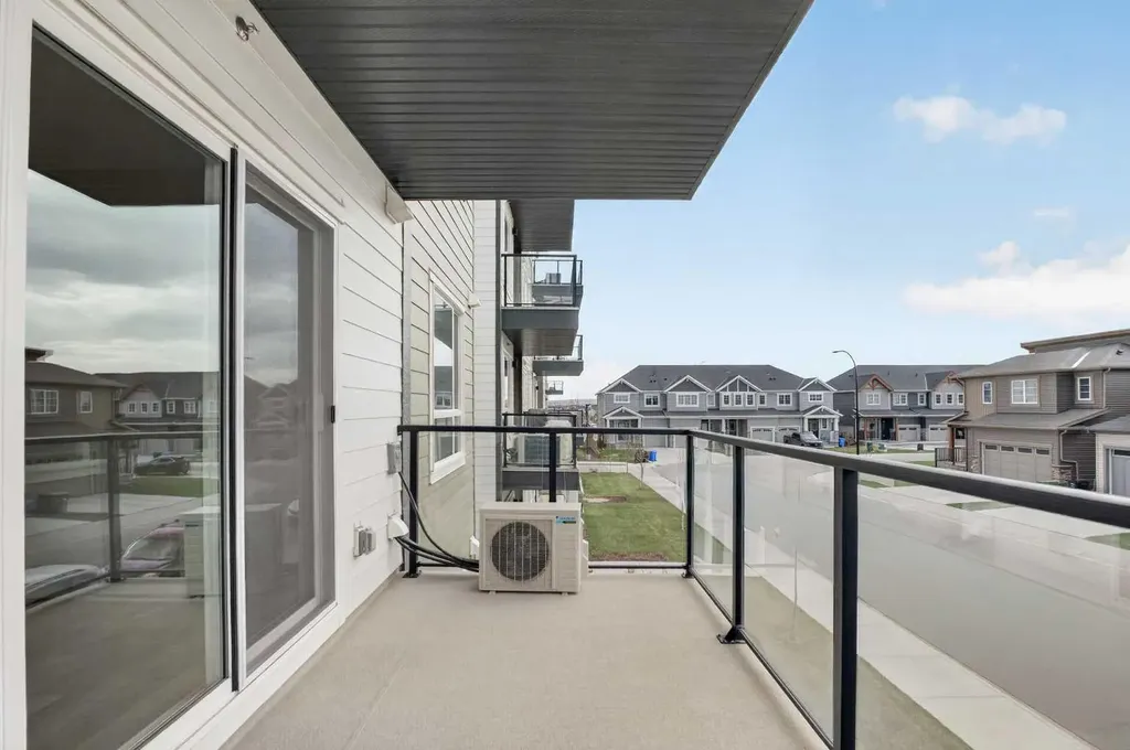 33 Carringham Gate NW Calgary AB T3P 2H6