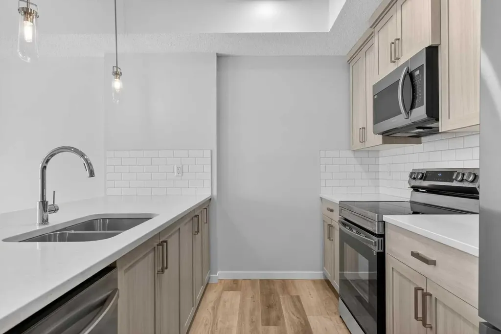 33 Carringham Gate NW Calgary AB T3P 2H6