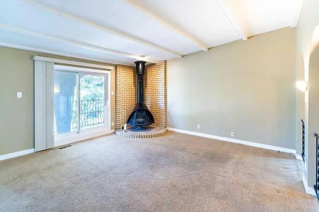 801 Canfield Way SW Calgary AB T3W 1K4