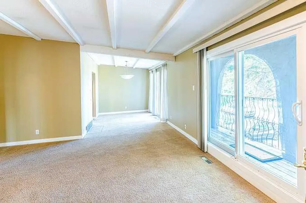 801 Canfield Way SW Calgary AB T3W 1K4