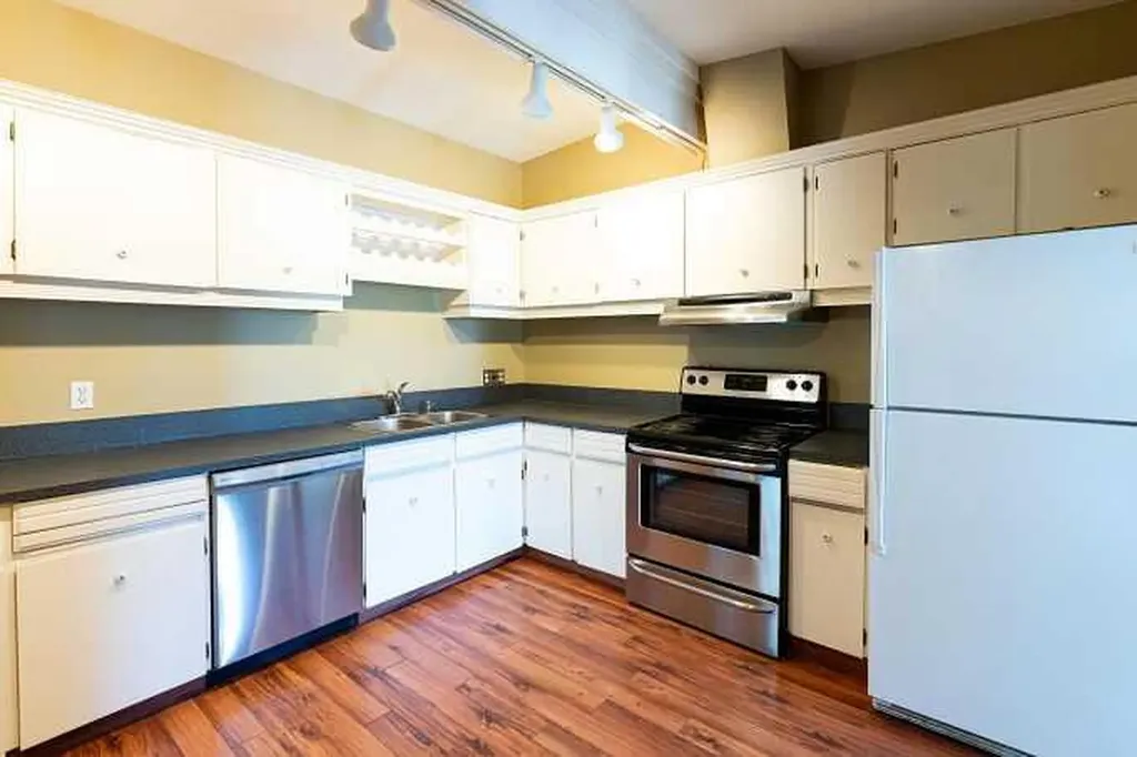 801 Canfield Way SW Calgary AB T3W 1K4
