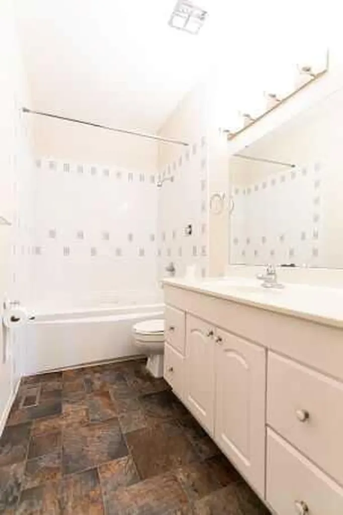 801 Canfield Way SW Calgary AB T3W 1K4