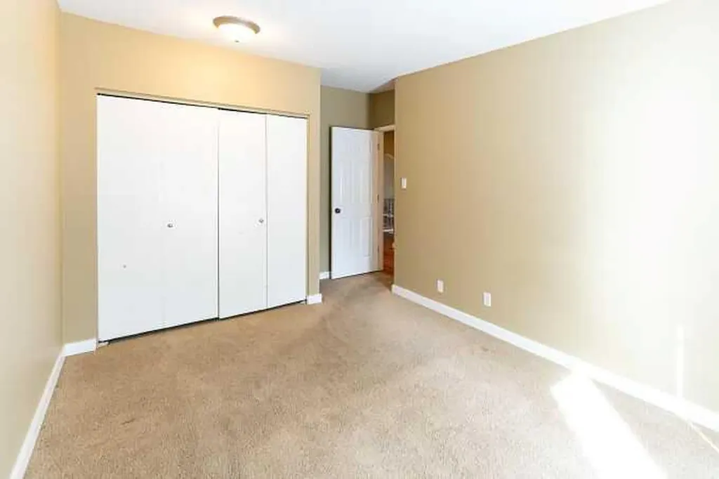 801 Canfield Way SW Calgary AB T3W 1K4