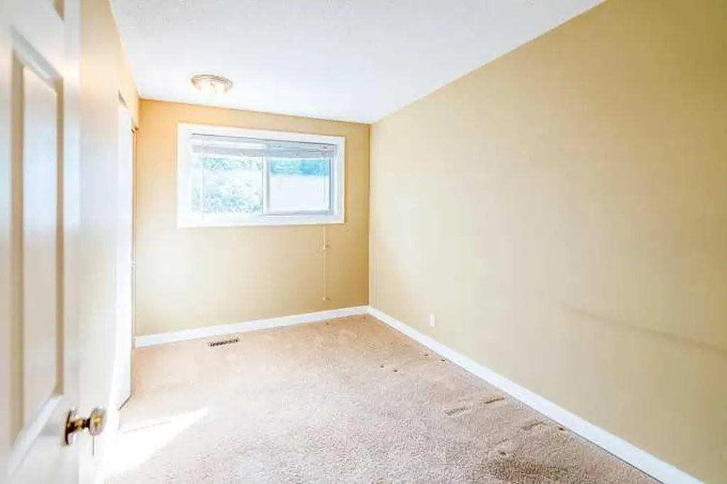 801 Canfield Way SW Calgary AB T3W 1K4