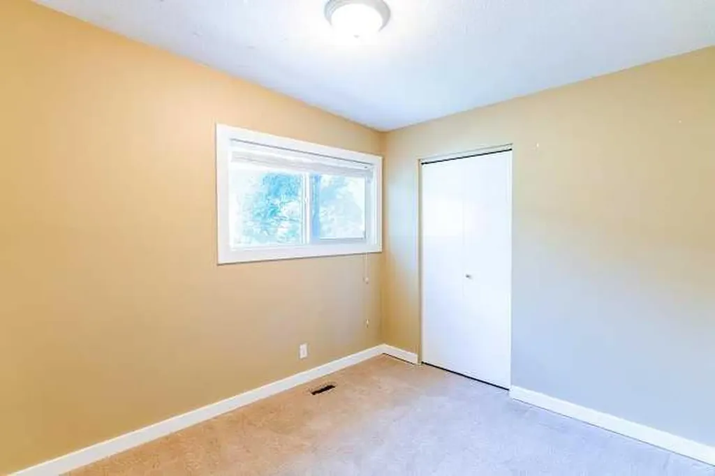 801 Canfield Way SW Calgary AB T3W 1K4