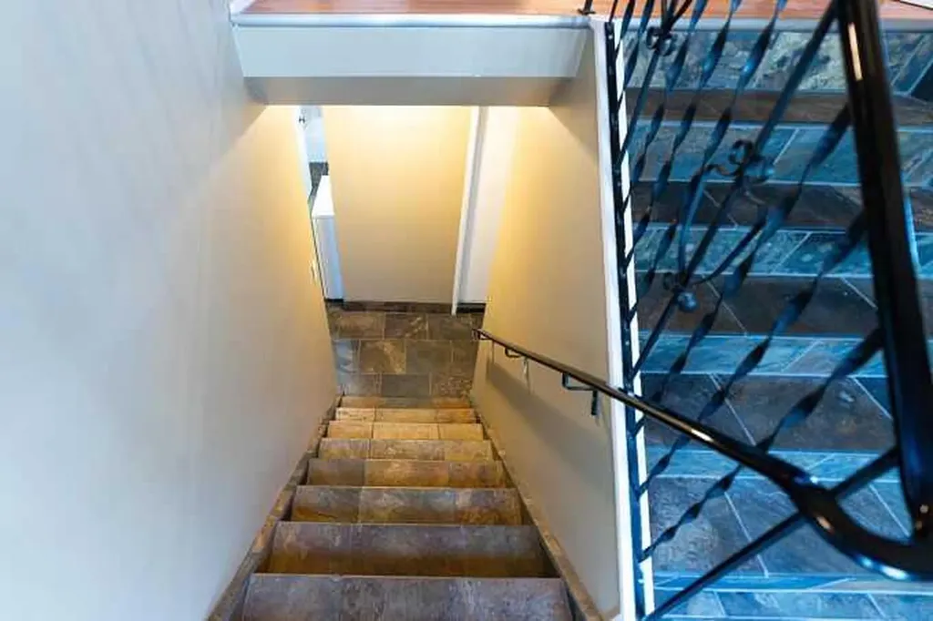 801 Canfield Way SW Calgary AB T3W 1K4