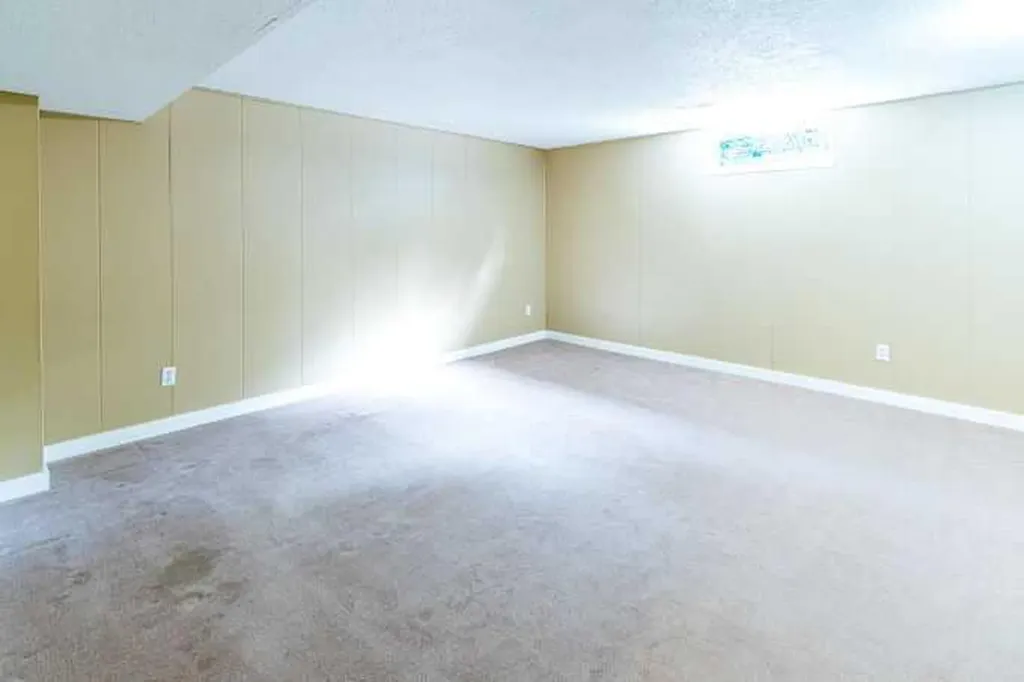 801 Canfield Way SW Calgary AB T3W 1K4