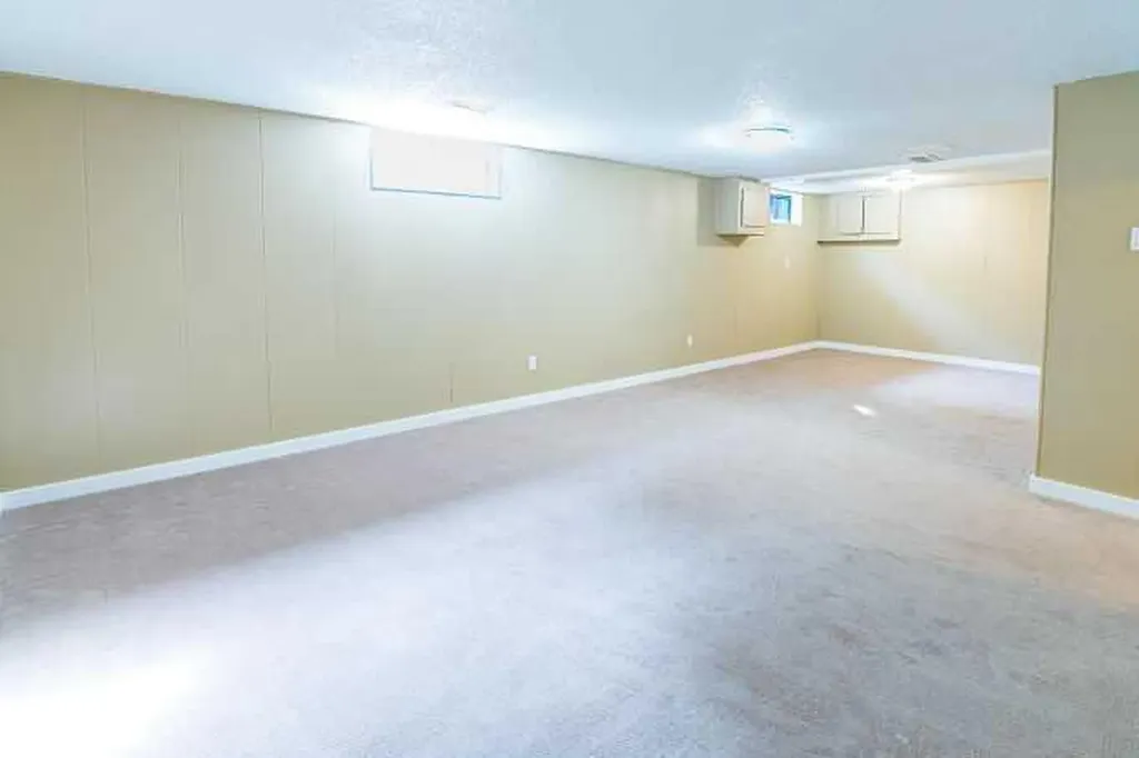 801 Canfield Way SW Calgary AB T3W 1K4