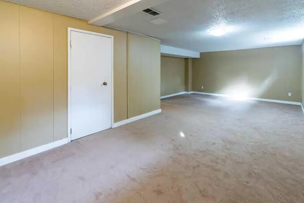 801 Canfield Way SW Calgary AB T3W 1K4