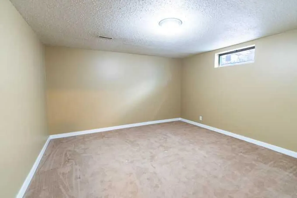 801 Canfield Way SW Calgary AB T3W 1K4