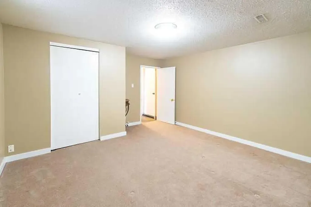 801 Canfield Way SW Calgary AB T3W 1K4