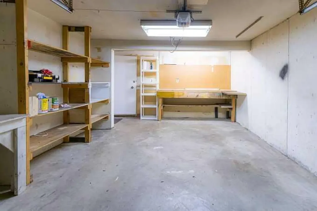 801 Canfield Way SW Calgary AB T3W 1K4