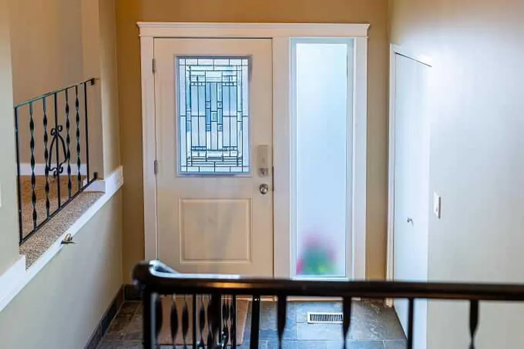 801 Canfield Way SW Calgary AB T3W 1K4