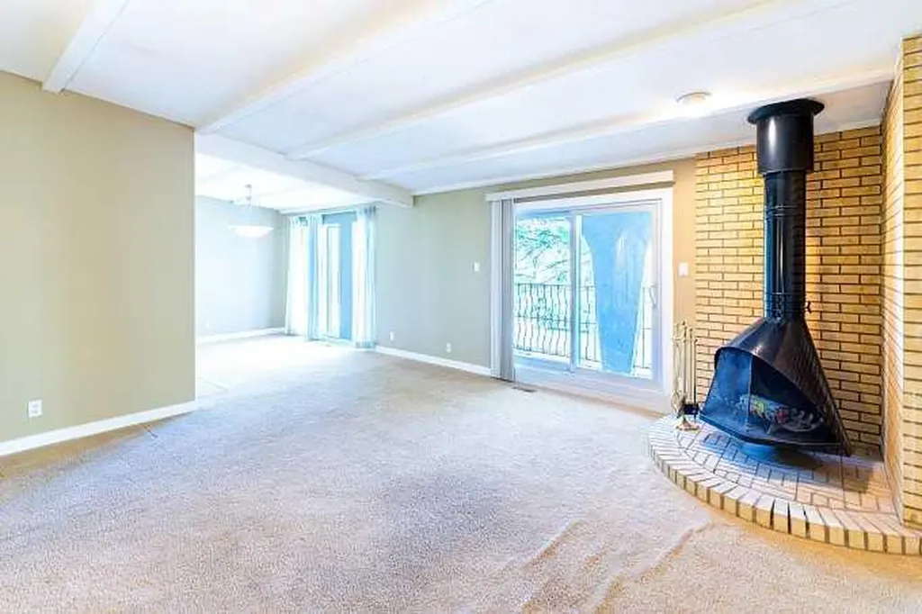 801 Canfield Way SW Calgary AB T3W 1K4