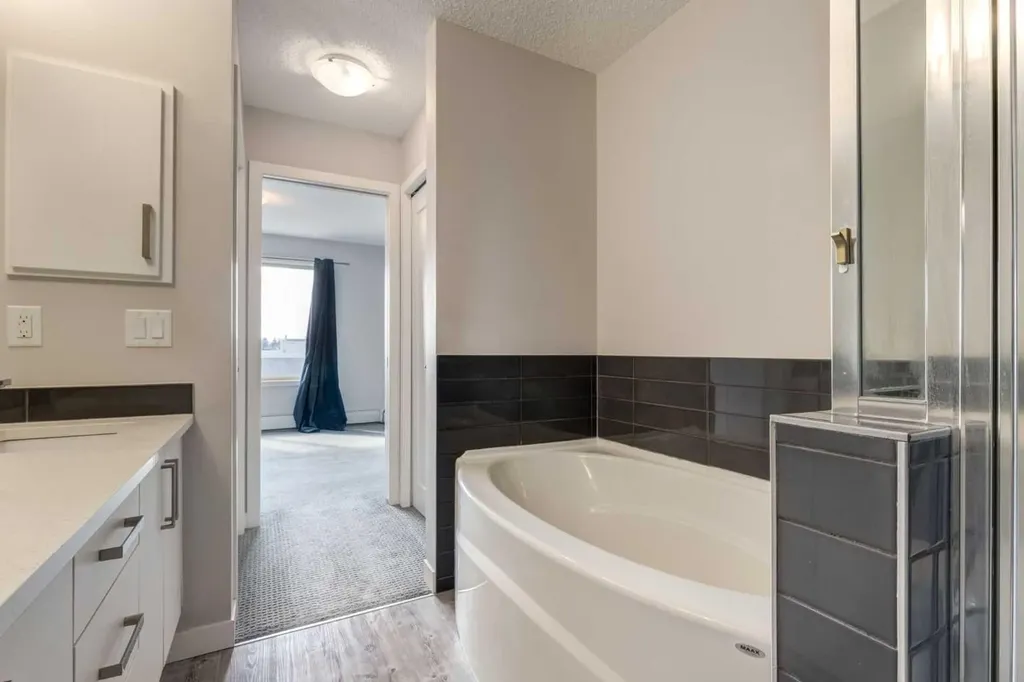 10 Westpark Link Calgary AB T3H 0Y5