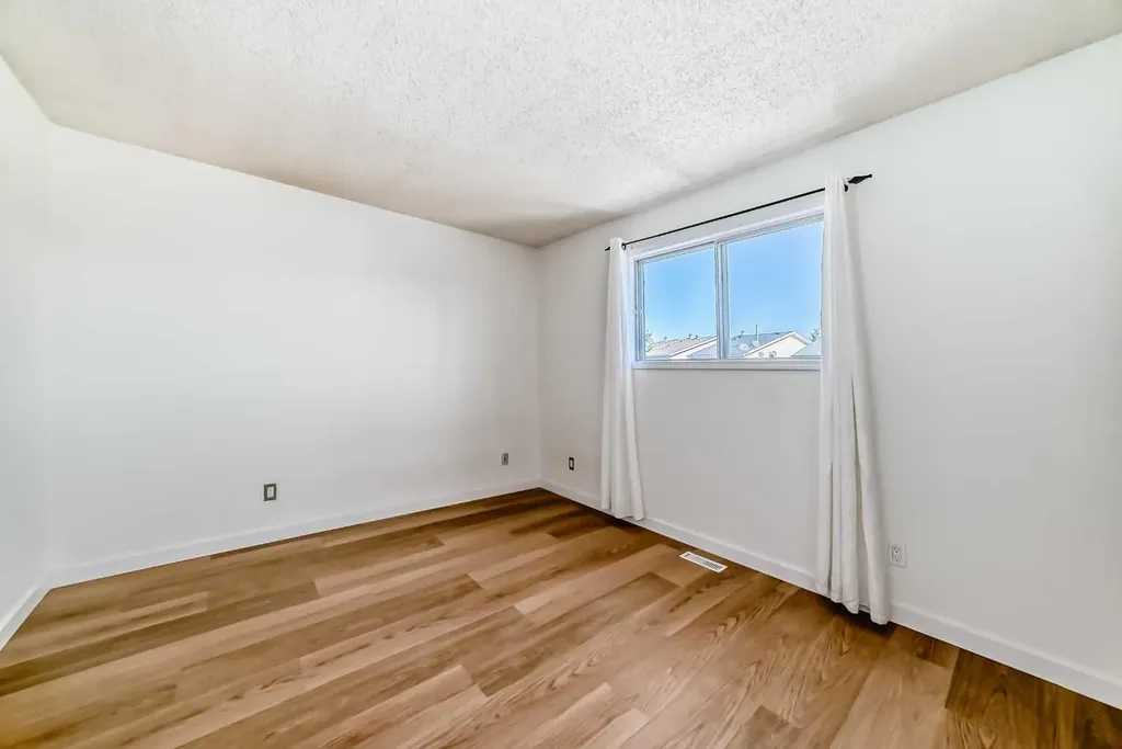 314 Castleridge Drive NE Calgary AB T3J3C4