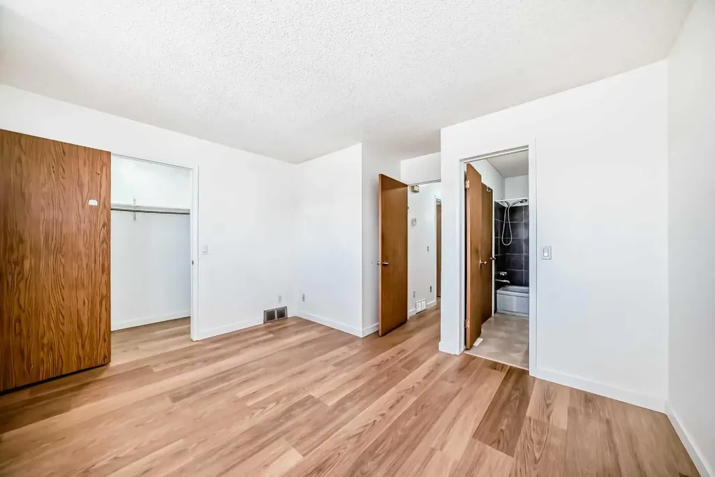 314 Castleridge Drive NE Calgary AB T3J3C4