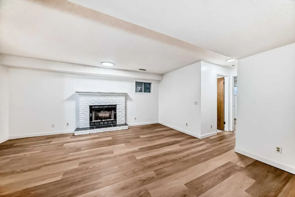 314 Castleridge Drive NE Calgary AB T3J3C4
