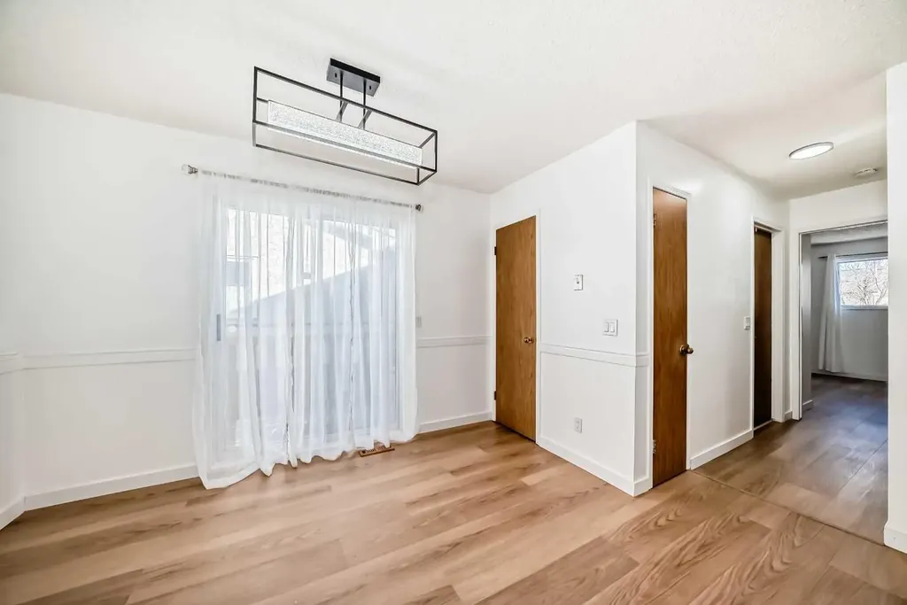 314 Castleridge Drive NE Calgary AB T3J3C4