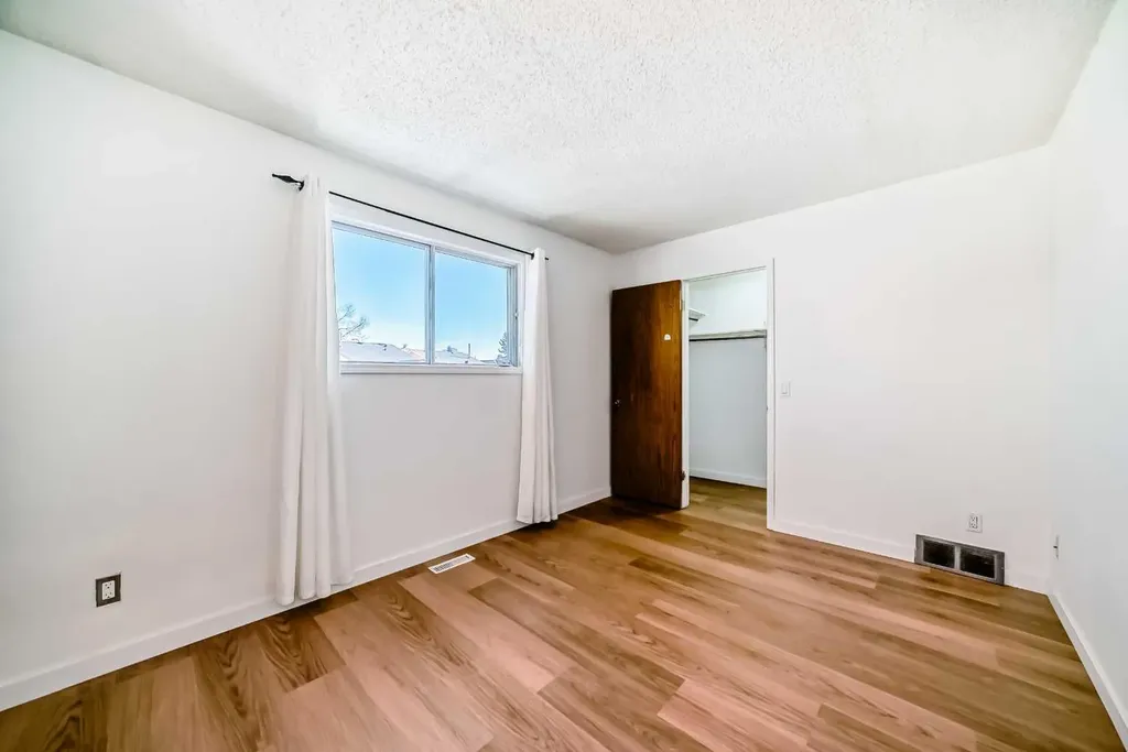 314 Castleridge Drive NE Calgary AB T3J3C4