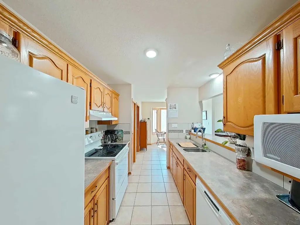 7006 61 Street Rocky Mountain House AB T4T1M2