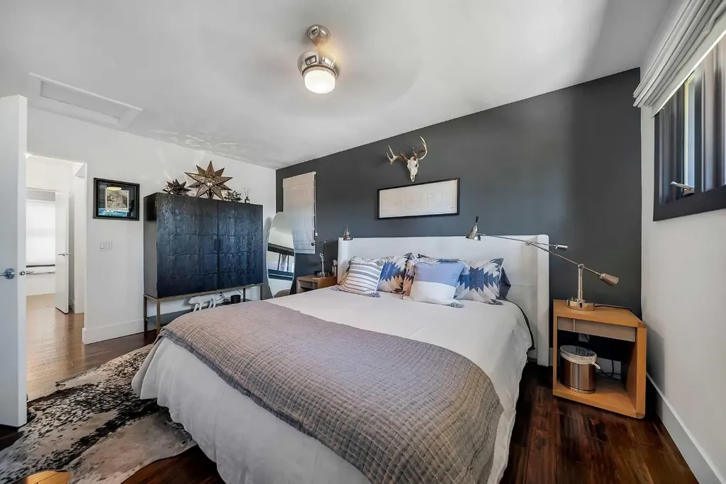 2007 Glenwood Drive SW Calgary AB T3E 3Y7