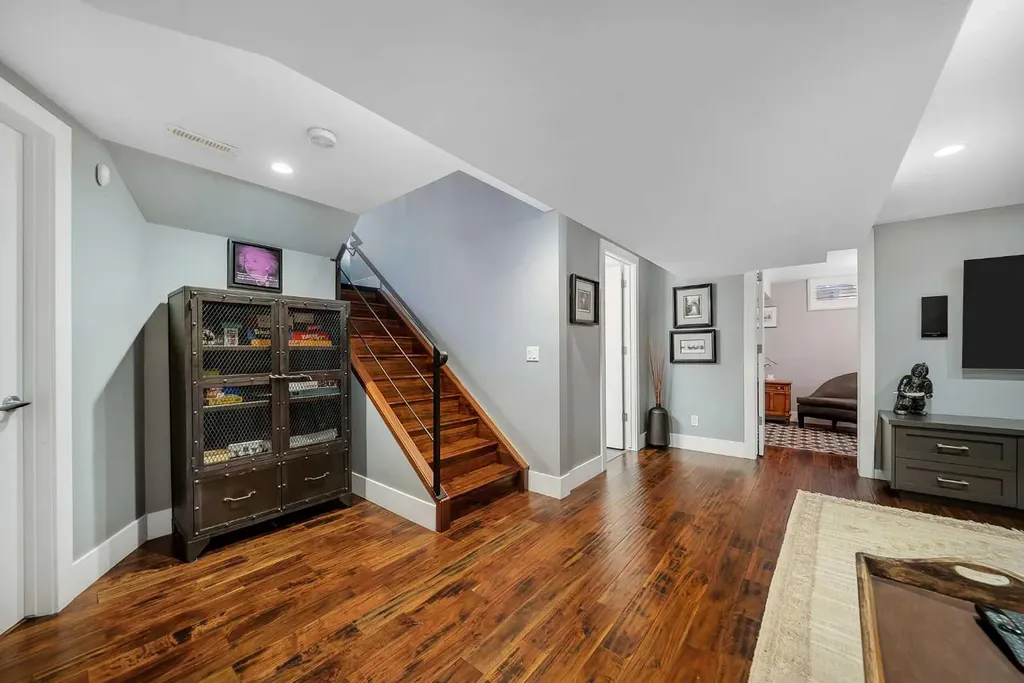 2007 Glenwood Drive SW Calgary AB T3E 3Y7