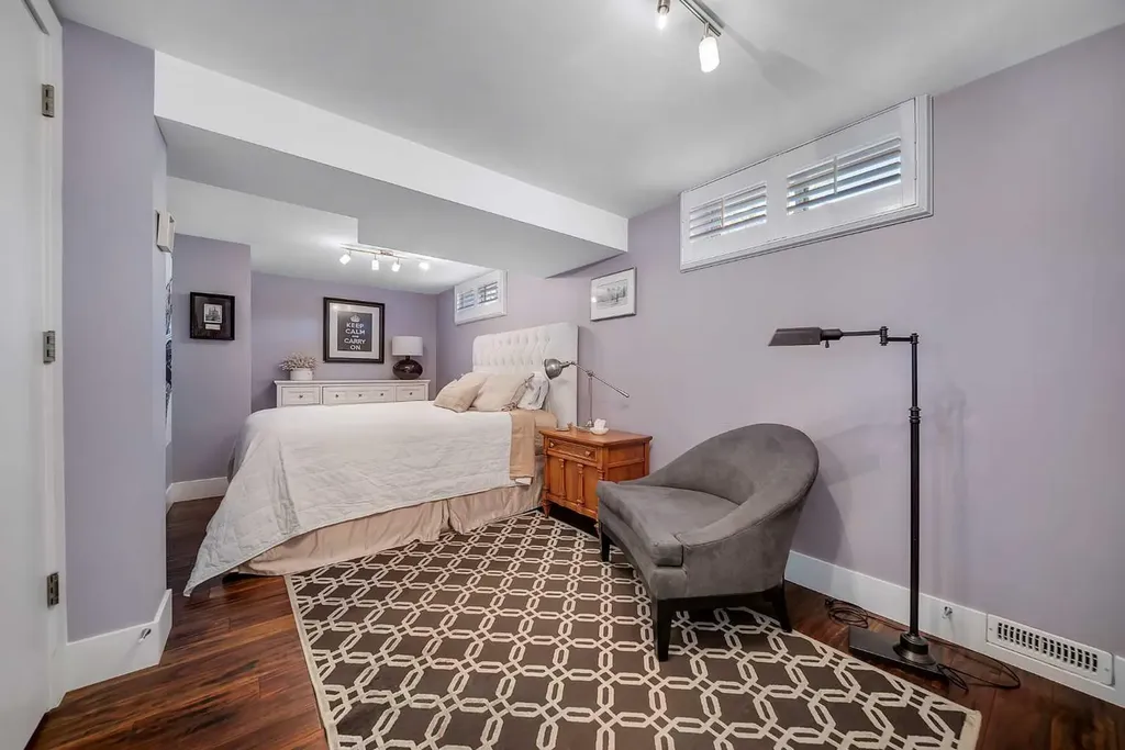 2007 Glenwood Drive SW Calgary AB T3E 3Y7