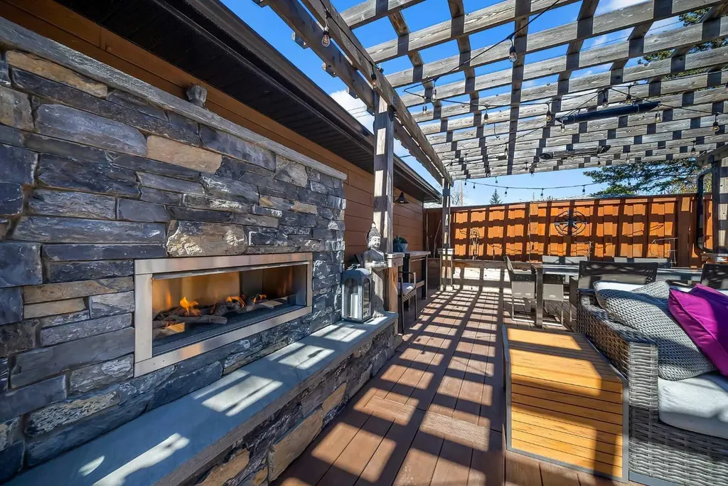 2007 Glenwood Drive SW Calgary AB T3E 3Y7