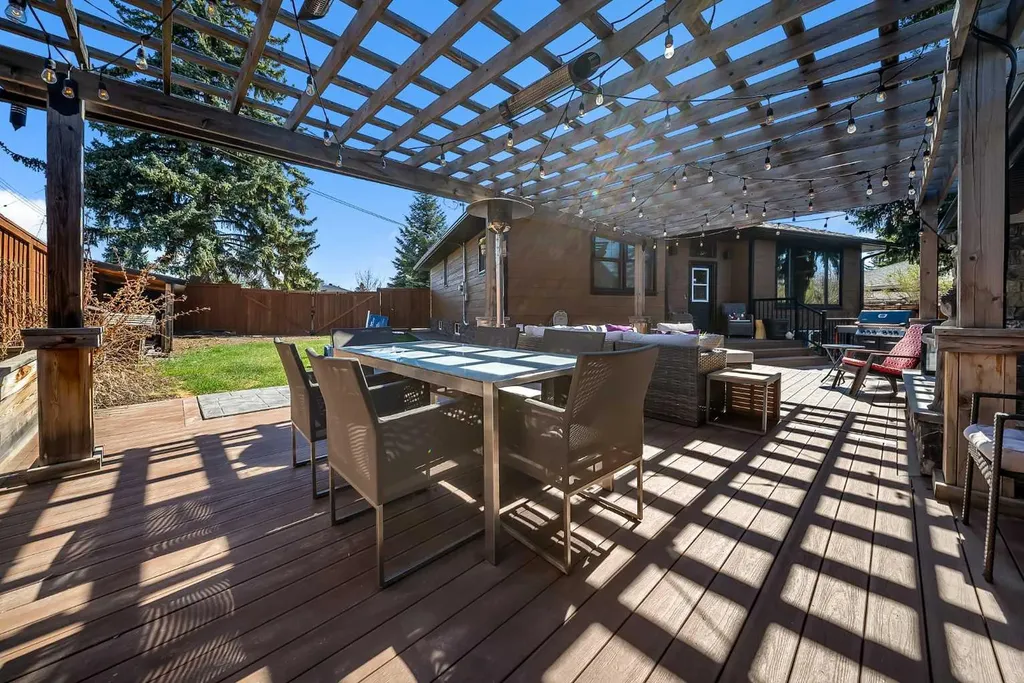 2007 Glenwood Drive SW Calgary AB T3E 3Y7
