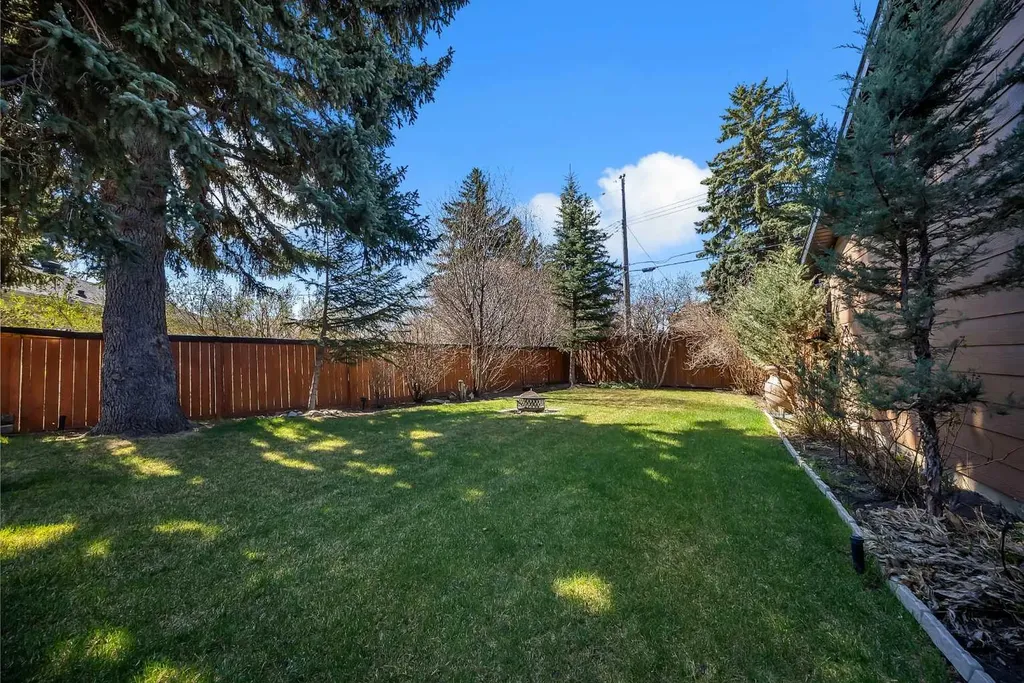 2007 Glenwood Drive SW Calgary AB T3E 3Y7