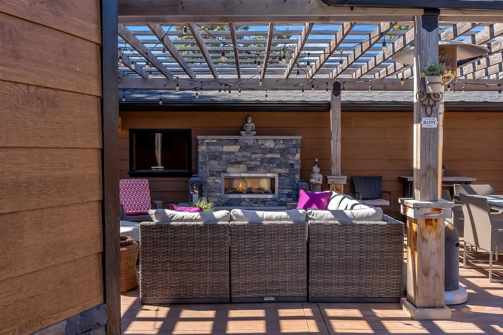 2007 Glenwood Drive SW Calgary AB T3E 3Y7