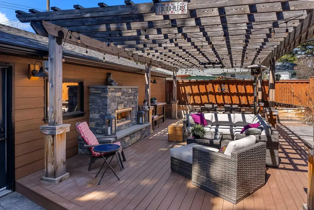 2007 Glenwood Drive SW Calgary AB T3E 3Y7