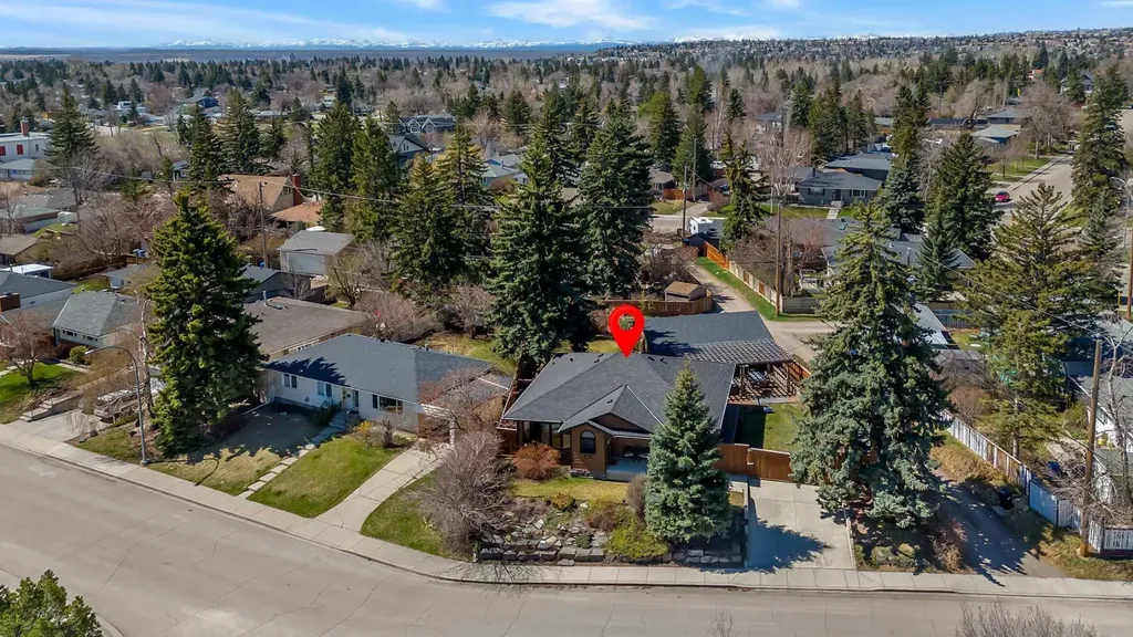 2007 Glenwood Drive SW Calgary AB T3E 3Y7