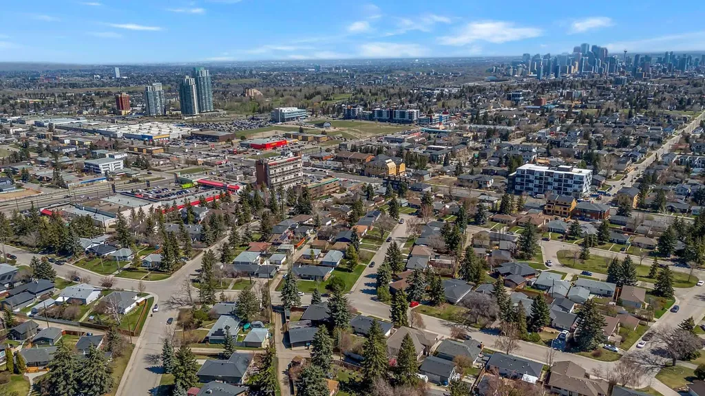 2007 Glenwood Drive SW Calgary AB T3E 3Y7