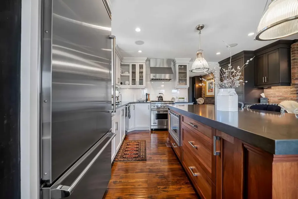 2007 Glenwood Drive SW Calgary AB T3E 3Y7