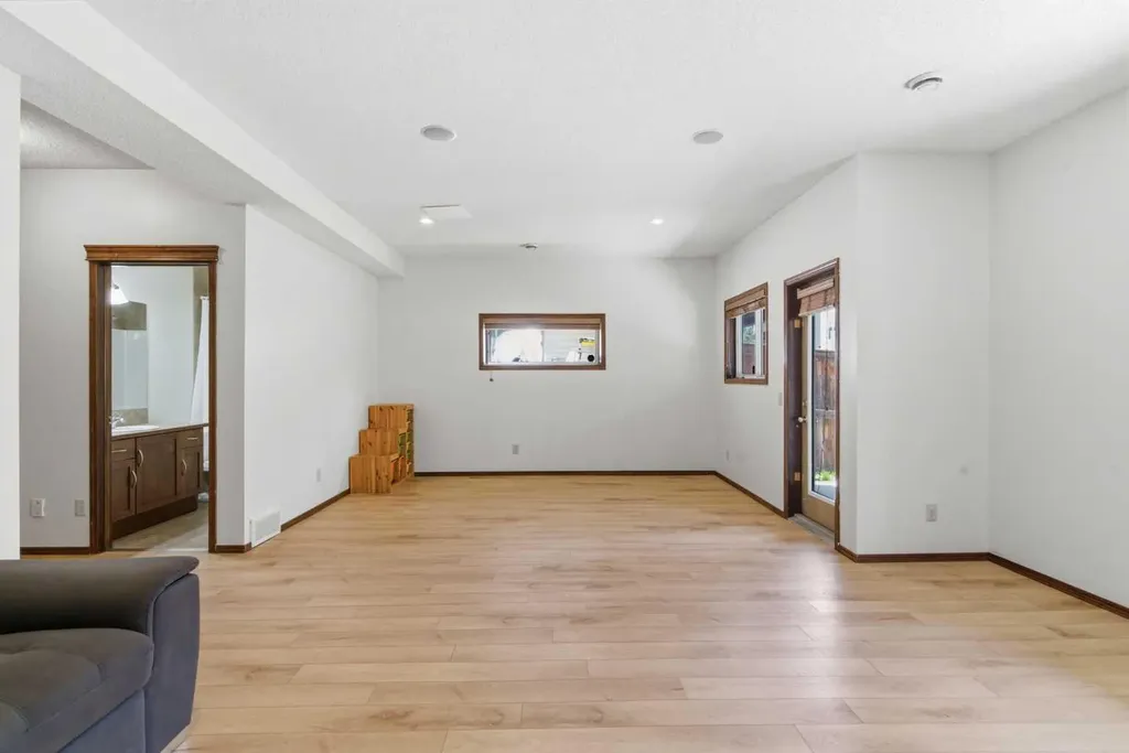 69 Everoak Circle SW Calgary AB T2Y 0A1