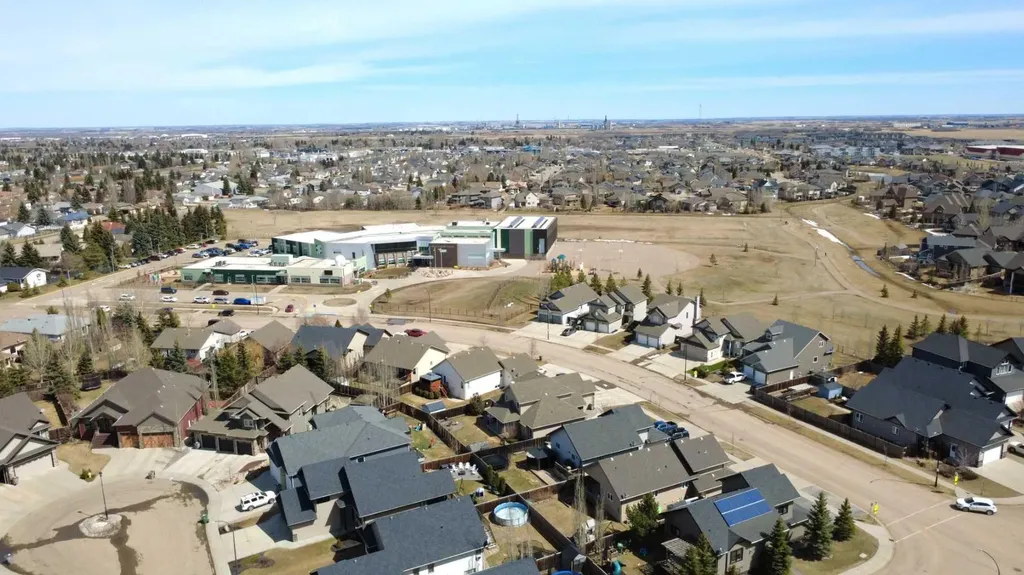 2010 56 Avenue Lloydminster AB T9V 3M4