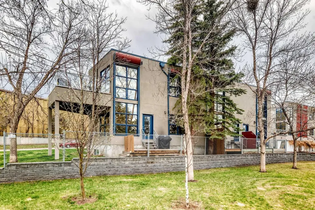 1212 13 Street SE Calgary AB T2G 5R3