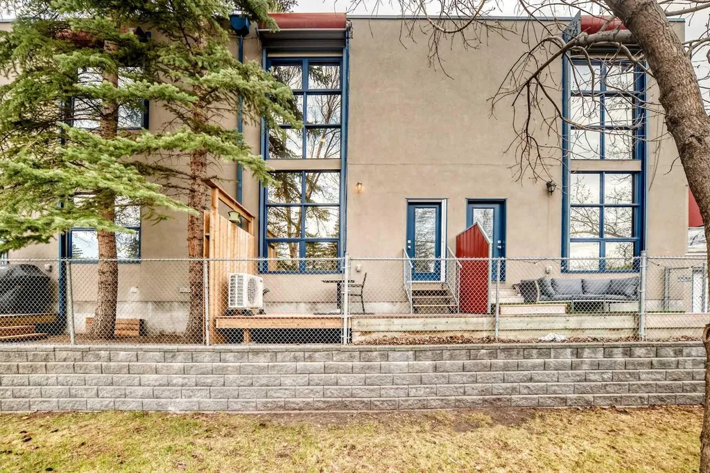 1212 13 Street SE Calgary AB T2G 5R3