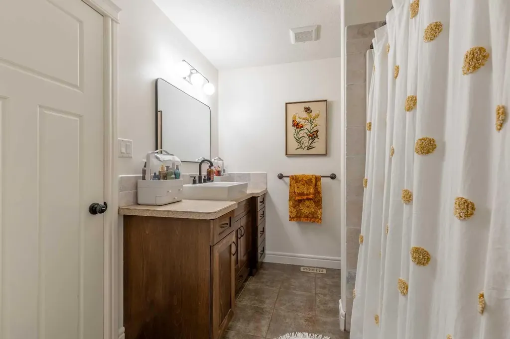 16 Sunridge Boulevard W Lethbridge AB T1J 1X5
