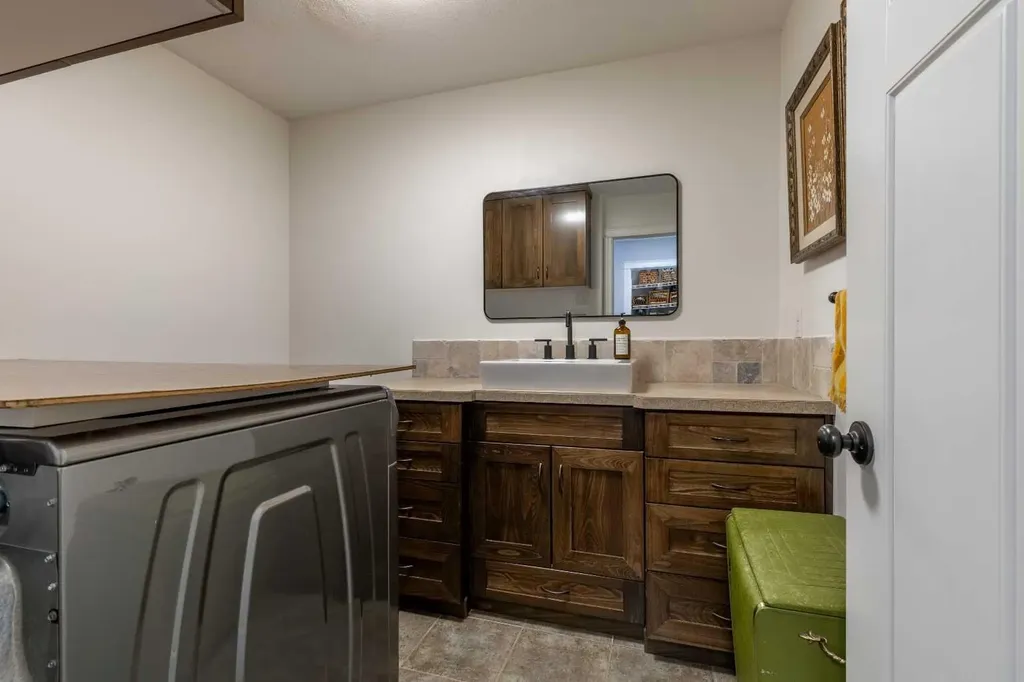 16 Sunridge Boulevard W Lethbridge AB T1J 1X5