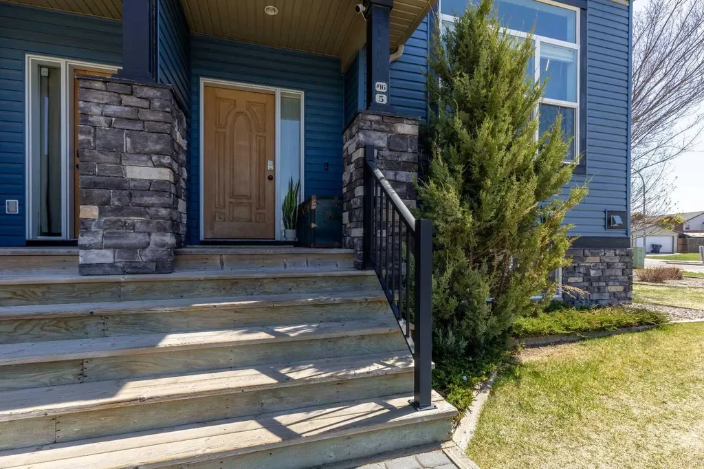16 Sunridge Boulevard W Lethbridge AB T1J 1X5