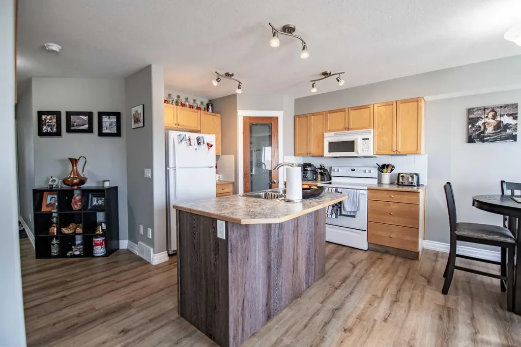 2002 22 Avenue Bowden AB T0M0K0