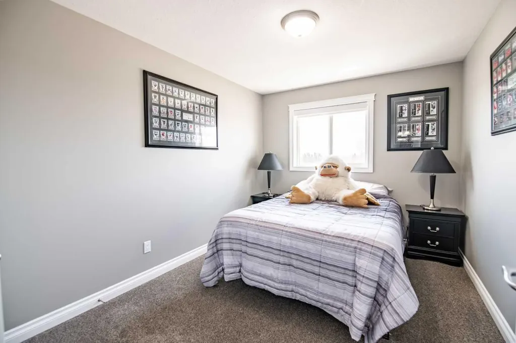 2002 22 Avenue Bowden AB T0M0K0