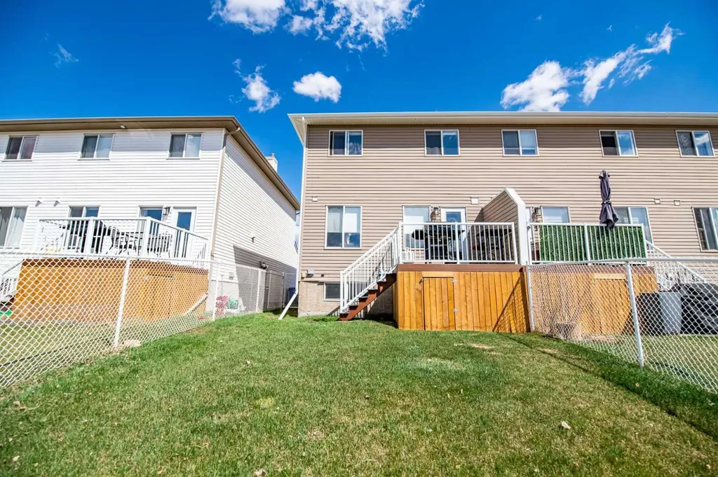 2002 22 Avenue Bowden AB T0M0K0