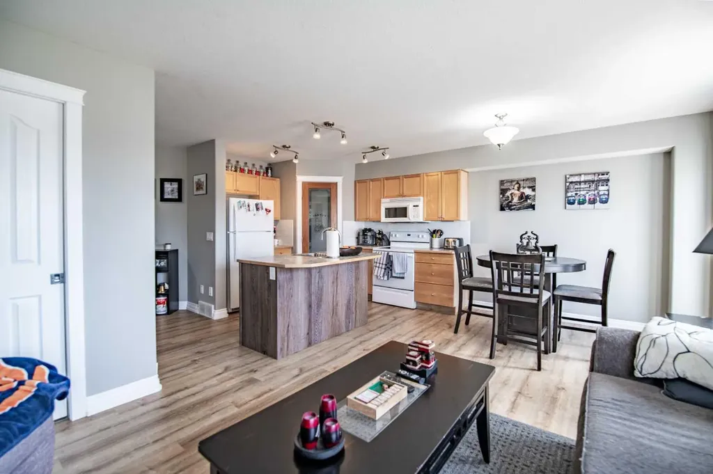2002 22 Avenue Bowden AB T0M0K0