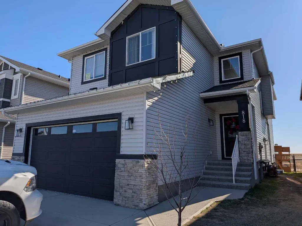 818 Edgefield Street Strathmore AB T1P 0H6