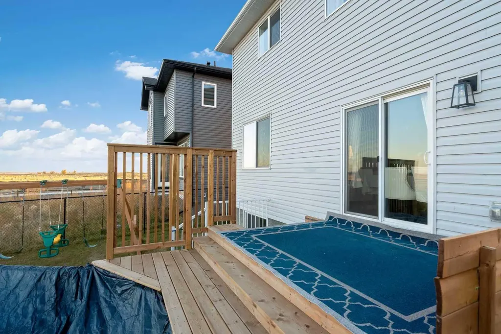818 Edgefield Street Strathmore AB T1P 0H6